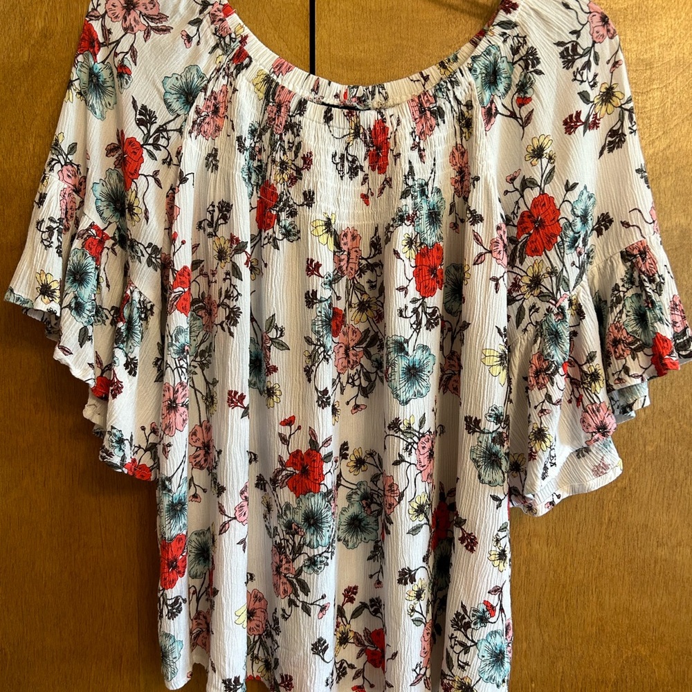 NWOT a.n.a White Ruffled Blouse with Flutter Sleeves Size M